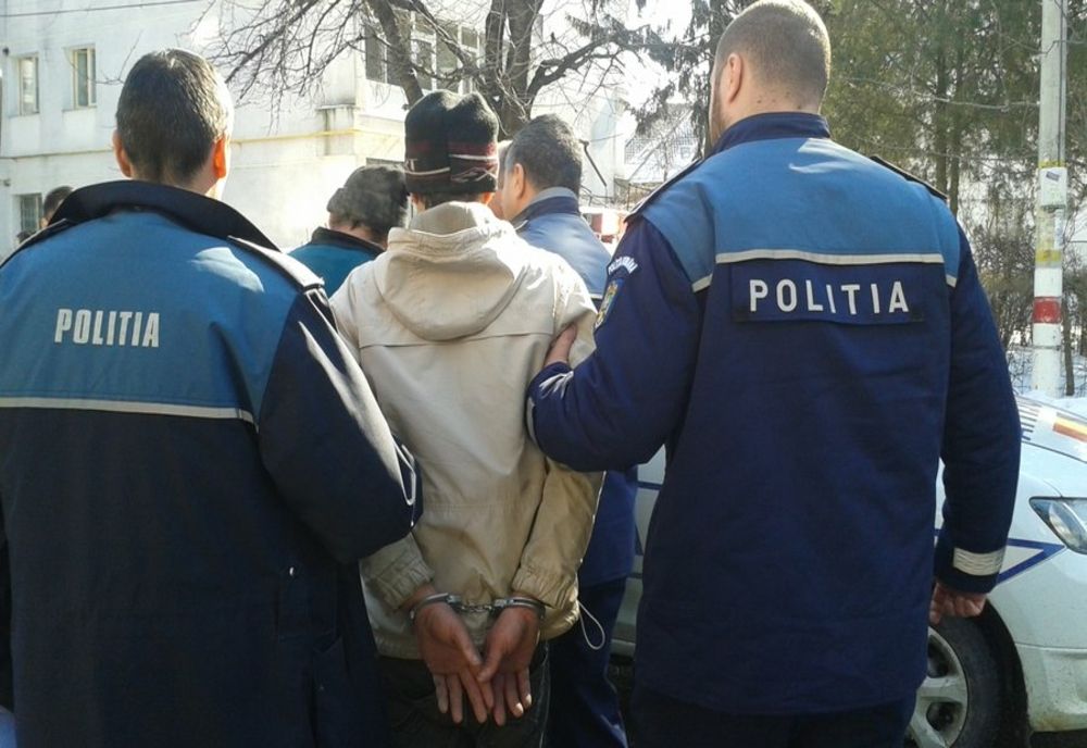 Doi bărbați din Dâmbovița, reținuți pentru înșelăciune