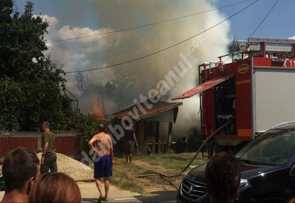 Incendiu puternic într-o localitate din Dâmbovița, la un bufet comunal!