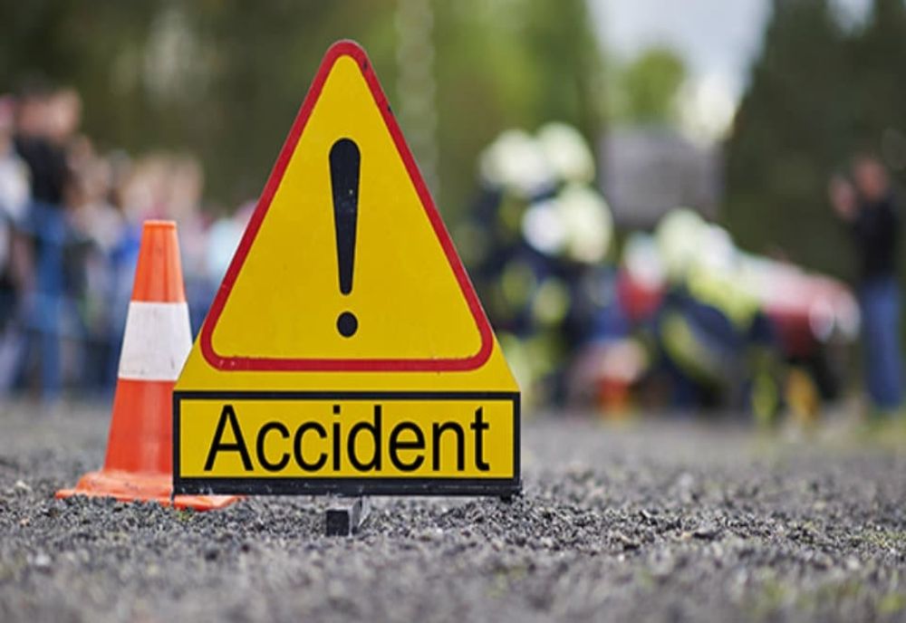 Impact între un autoturism și un scuter, în Dâmbovița. O persoană a fost rănită