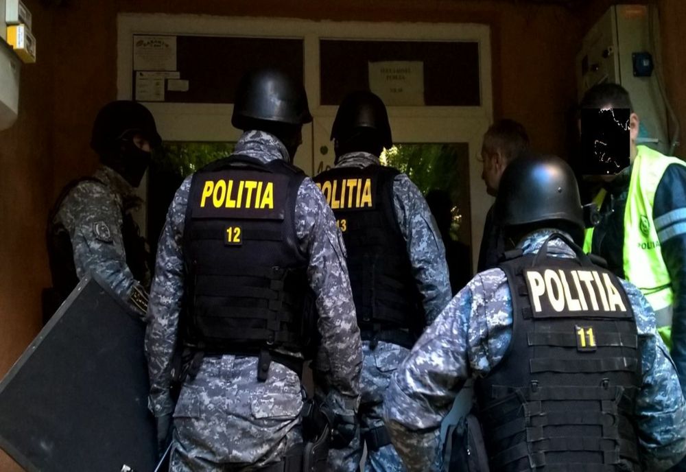 Descinderi la traficanți de migranți din Dâmbovița și Prahova