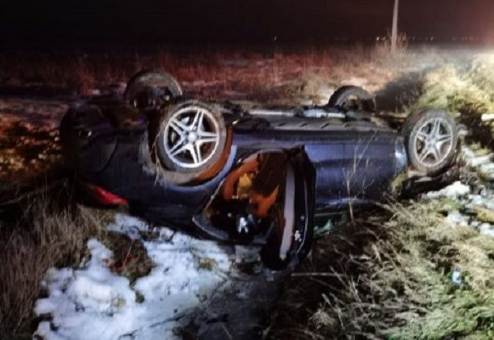 Trei persoane rănite în urma unui accident rutier, la Petrești