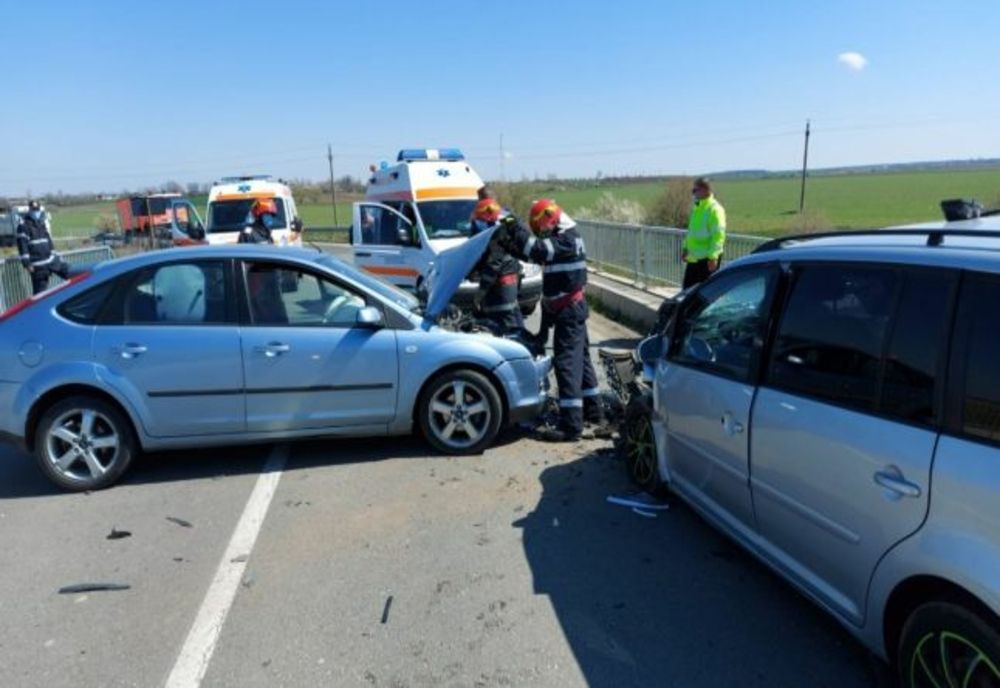 Accident cu şase victime, la Corbii Mari. Trei echipaje de descarcerare au sosit la faţa locului