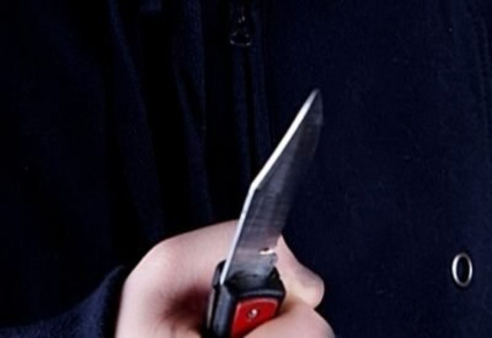 Târgoviște: Elev de 12 ani, tăiat cu briceagul de un coleg, în timpul pauzei