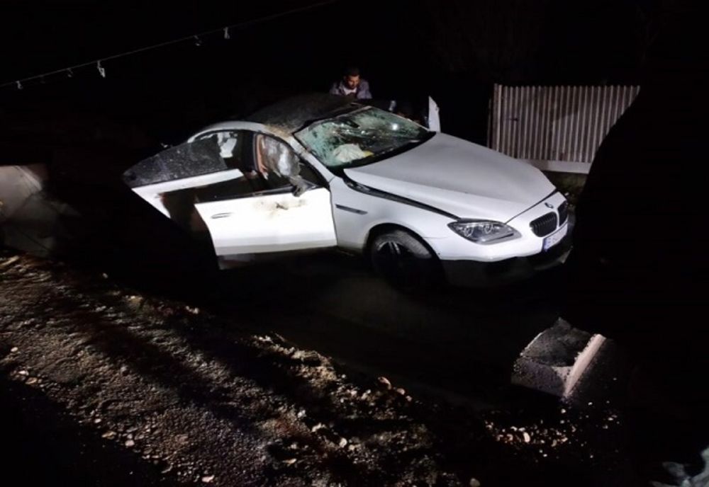 Accident într-o localitate din Dâmbovița. Trei victime, dintre care una încarcerată