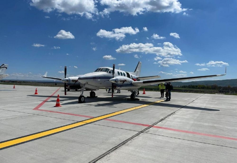 Ministerul Agriculturii derulează activități pentru stimularea precipitațiilor în zonele cu risc de secetă din România. Aeronavele de tipul Beechcraft King Air C90, folosite în timpul experimentului