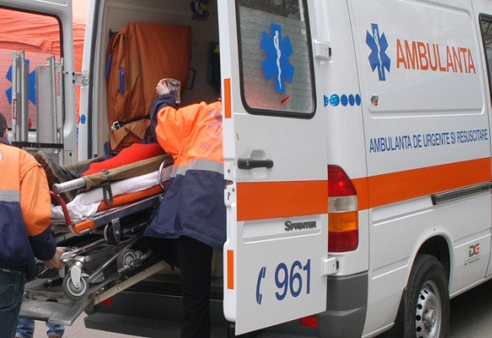 Dâmbovița. Impact puternic între două mașini! O femeie de 41 de ani, transportată la spital