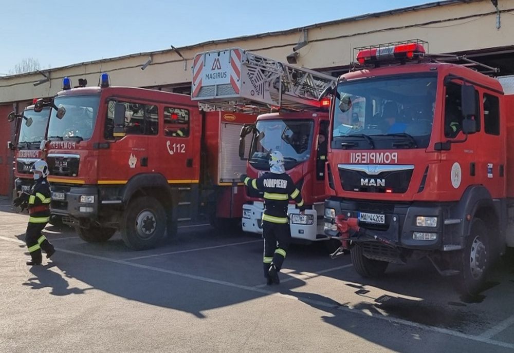 Pompierii dâmbovițeni angajează șoferi pentru autospeciale de intervenție