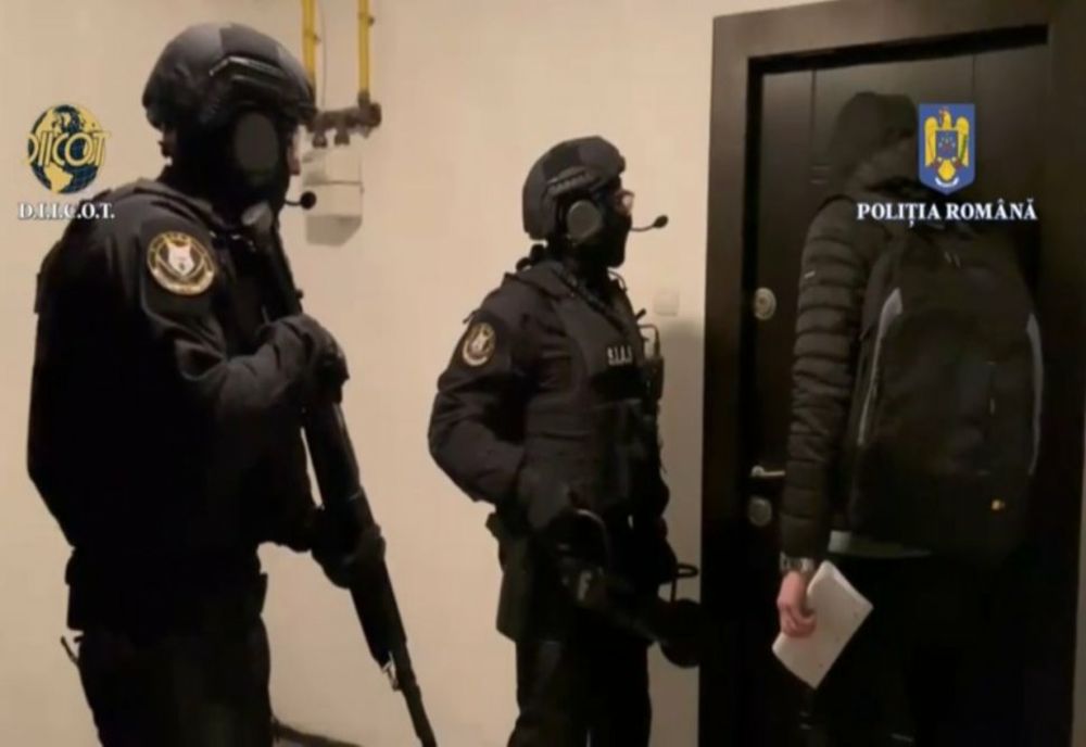 Percheziţii ale poliţiştilor din Prahova la suspecţi de furturi şi infracţiuni rutiere din Dâmboviţa