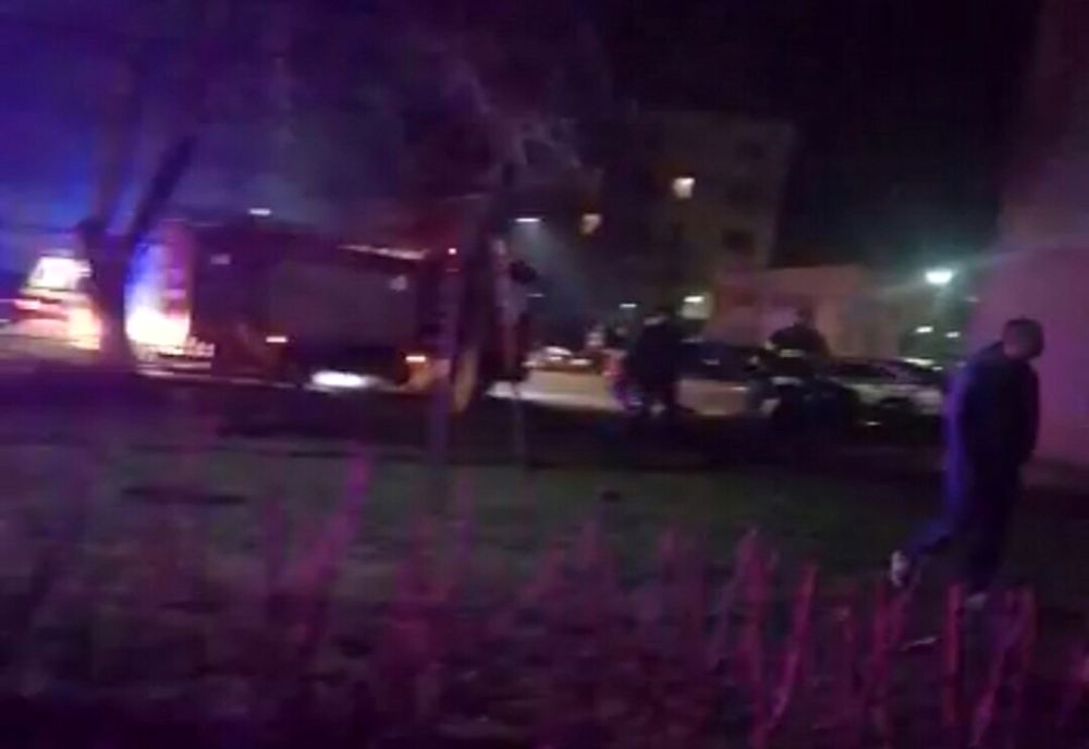 Panică într-un bloc din Găeşti! Locatarii, evacuaţi din cauza unui incendiu