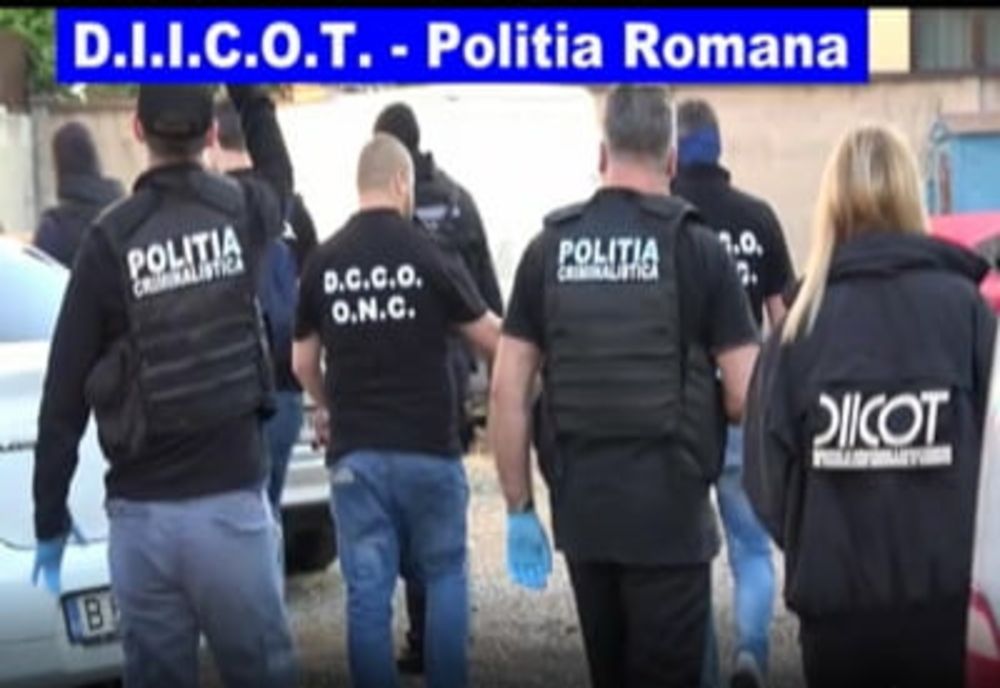 13 persoane reţinute pentru trafic de droguri către elevi şi studenţi printr-o aplicaţie criptată de comunicare