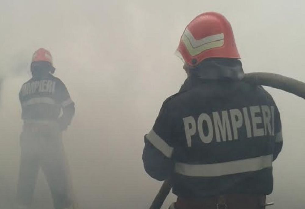 Dâmboviţa. Incendiu la casă din Bărbulețu! S-a intervenit cu trei autospeciale de stingere