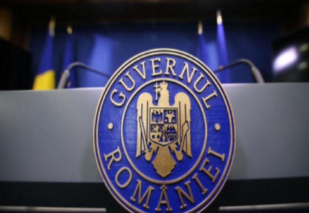Protest în curtea Guvernului! Angajații se pregătesc de grevă japoneză