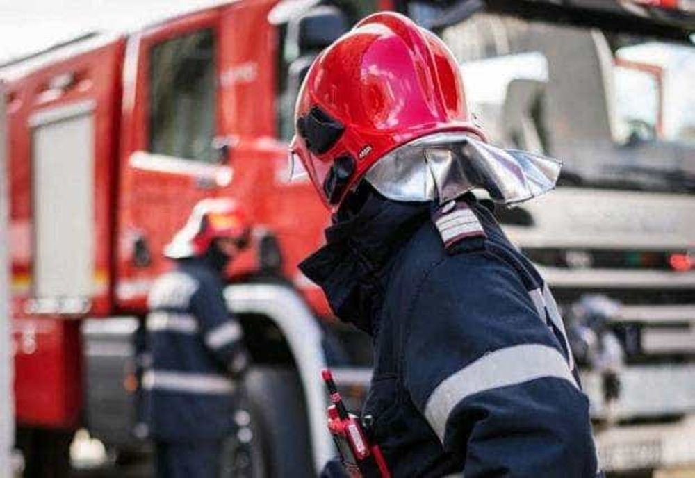 Incendiu într-un apartament din Târgoviște: un bărbat a suferit arsuri la brațe, 11 persoane s-au autoevacuat