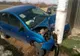 A intrat cu mașina în stâlpul de electricitate