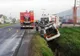 Impact violent. O persoană a scăpat cu viață după ce s-a răsturnat cu mașina într-un șanț