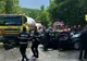 VIDEO Impact violent între o cisternă și o mașină. Trei persoane rănite