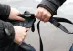 Individ periculos reținut de polițiști, după ce a tâlhărit mai multe persoane, la Târgoviște