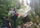 VIDEO O femeie a avut neovie de ajutor, după ce a căzut de pe o stâncă, în Valea Horoabelor din Bucegi