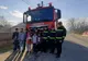 Acțiune umanitară a pompierilor dâmbovițeni. Trei copii din Tătărani au motive să zâmbească, din nou