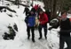 Turiști ajutați de jandarmii montani, după ce au rămas blocați, cu mașinile, în Bucegi