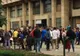 Sute de oameni s-au îmbulzit pentru examenul de obținere a permisului auto, la Târgoviște, uitând de orice regulă