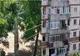 (Video) Pericol iminent! Pompierii chemați să îndepărteze elemente din fațada unui bloc, la Târgoviște