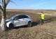 Un şofer de la o firmă de livrări din Dâmbovița a intrat cu mașina într-un copac