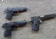 Descinderi la locuințele unor adolescenți care dețineau arme