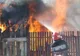 Incendiu violent în Dâmbovița! Acoperișurile a două case, din aceeași curte, distruse de flăcări