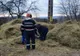 Dâmbovița. Două persoane, rănite grav, după ce o căruță încărcată cu fân s-a răsturnat