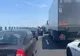 Circulaţie îngreunată pe Autostrada A1 Bucureşti- Piteşti din cauza unui TIR răsturnat pe partea carosabilă