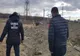 Deșeuri contaminate cu hidrocarburi din exploatări petroliere, descoperite pe malul unui râu din Dâmboviţa