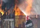 Casă cuprinsă de flăcări în Dâmbovița! 5 autospeciale de stingere au intervenit pentru stingerea incendiului