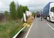 Dâmboviţa. Camion răsturnat în șanț, pe DN 72, la Dărmăneşti. O persoană a fost rănită