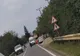 Dâmbovița. Un bărbat care nu s-a asigurat la coborârea dintr-un autoturism a fost lovit mortal de un TIR, la Butimanu