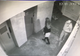 VIDEO Femeie căutată de Poliție după ce a fost filmată găsind un telefon. Nu s-a dus să îl predea
