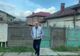 Video| Imagini virale. Senatorul Adrian Țuțuianu filmat împărțind pliante electorale de unul singur, în o comună dâmbovițenă
