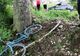 Bărbat căzut de pe bicicletă, ajutat de jandarmi