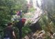 VIDEO O femeie a avut neovie de ajutor, după ce a căzut de pe o stâncă, în Valea Horoabelor din Bucegi