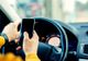 Codul Rutier s-a schimbat de sâmbătă. Cum folosim telefonului când așteptăm la semafor