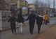 Un tânăr și o tânără s-au implicat într-o bătaie, pe stradă, la Târgoviște. Incidentul a fost aplanat de un jandarm