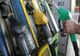 De astăzi s-au  scumpit carburanții. Cât vom plăti în plus pentru un litru de benzină și motorină