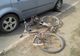 Dâmboviţa. Biciclist beat, rănit după ce a intrat într-o mașină