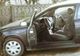 Dâmboviţa. Tânăr reținut după ce s-a urcat la volan fără permis, a lovit două mașini și s-a înfipt cu mașina în gard
